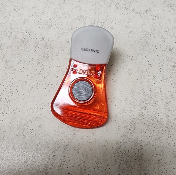 2 6-pack magnetic bag clips. Mickey and Minnie Mouse - Picture 2 of 2